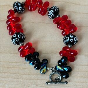 Red & black beaded bracelet/ silver tone/ toggle clasp/ easy to apply